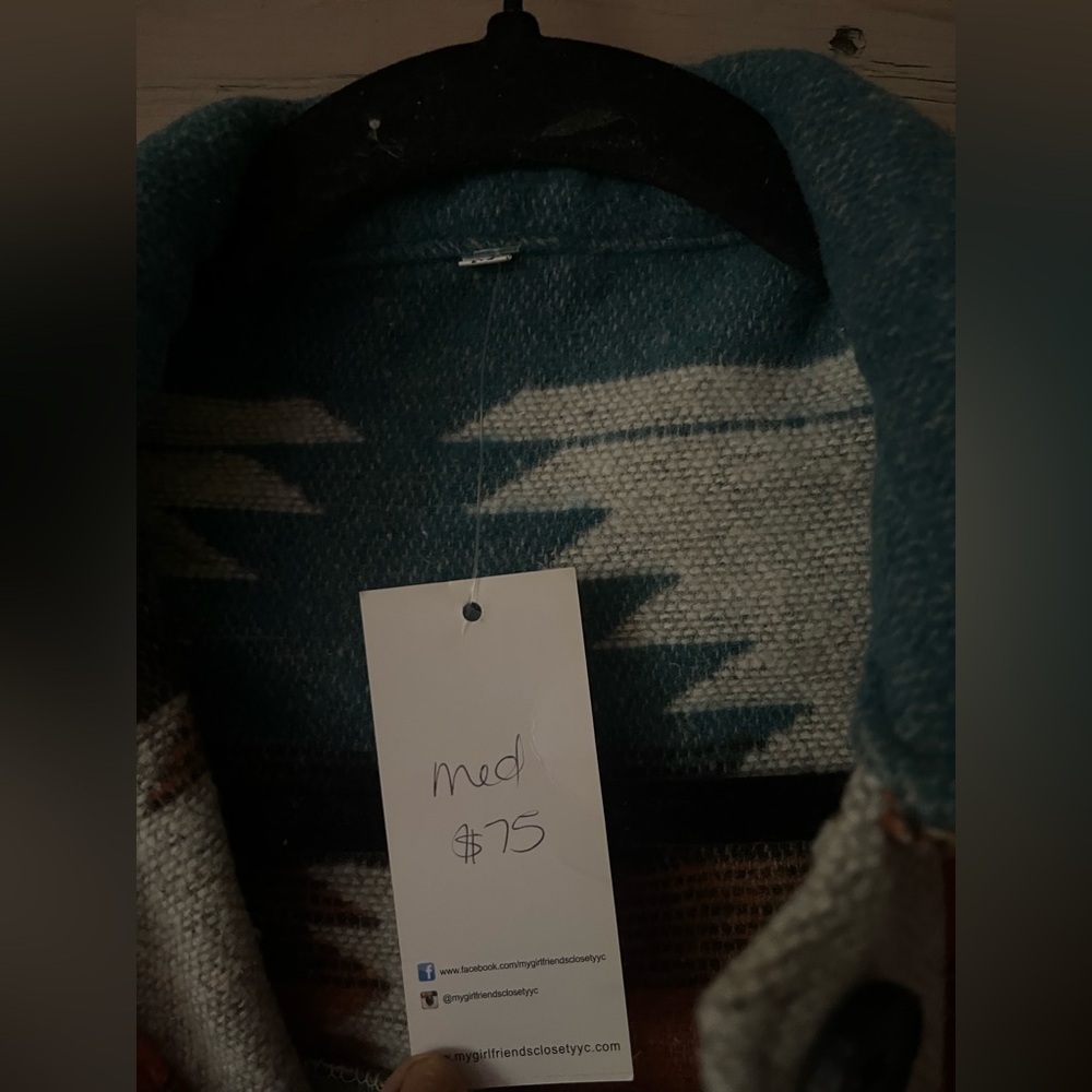 My girlfriends closet| Aztec shacket| Medium - Picture 6 of 6